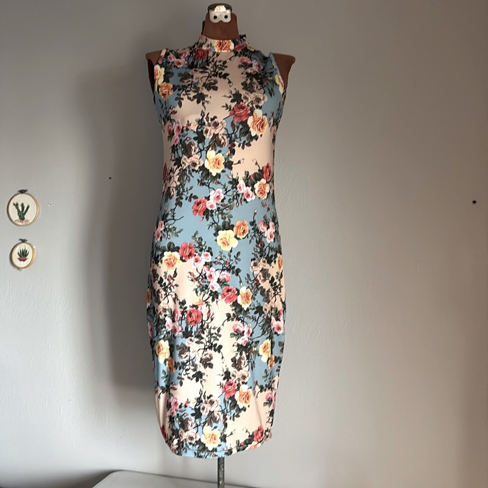 Cocktail length dress slim fitting